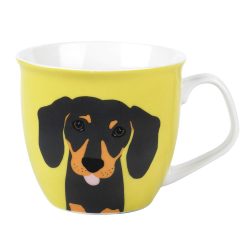 Taza de café con perro salchicha